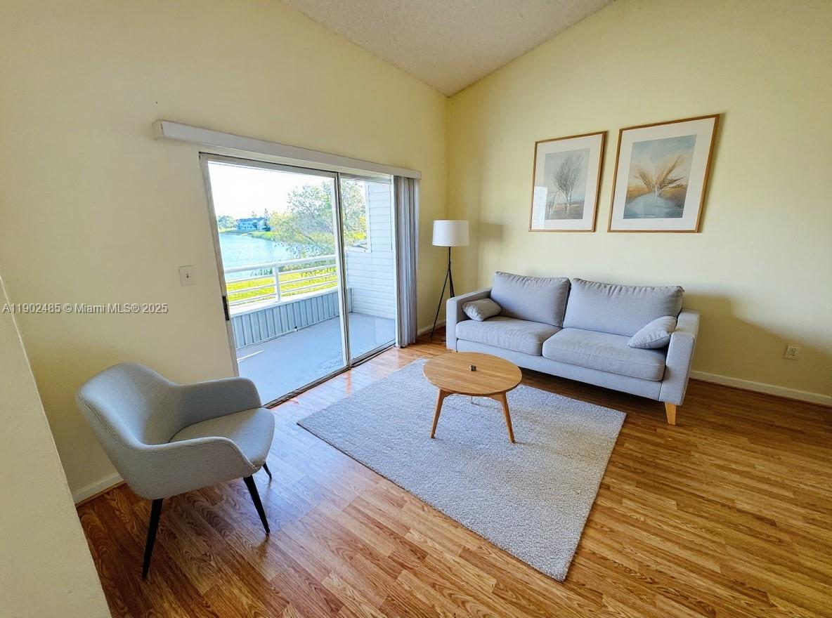 SUMMER LAKE - Residential