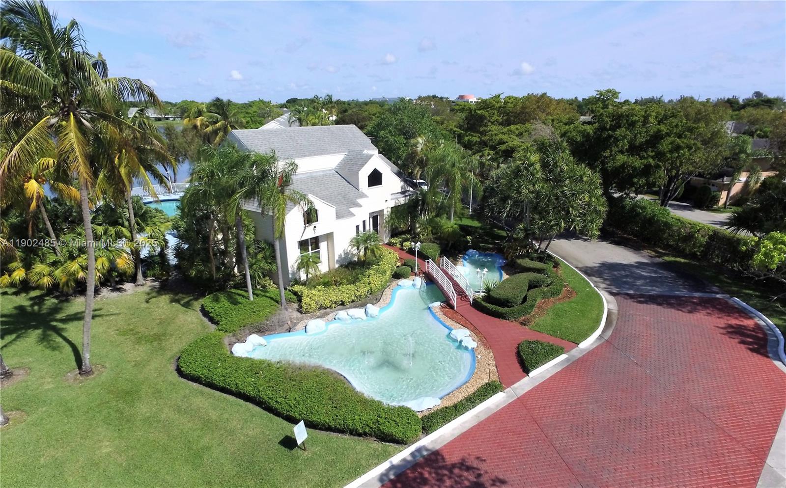 SUMMER LAKE - Residential