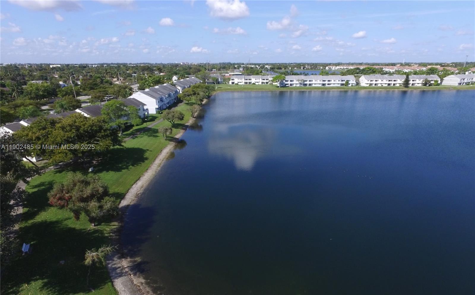 SUMMER LAKE - Residential