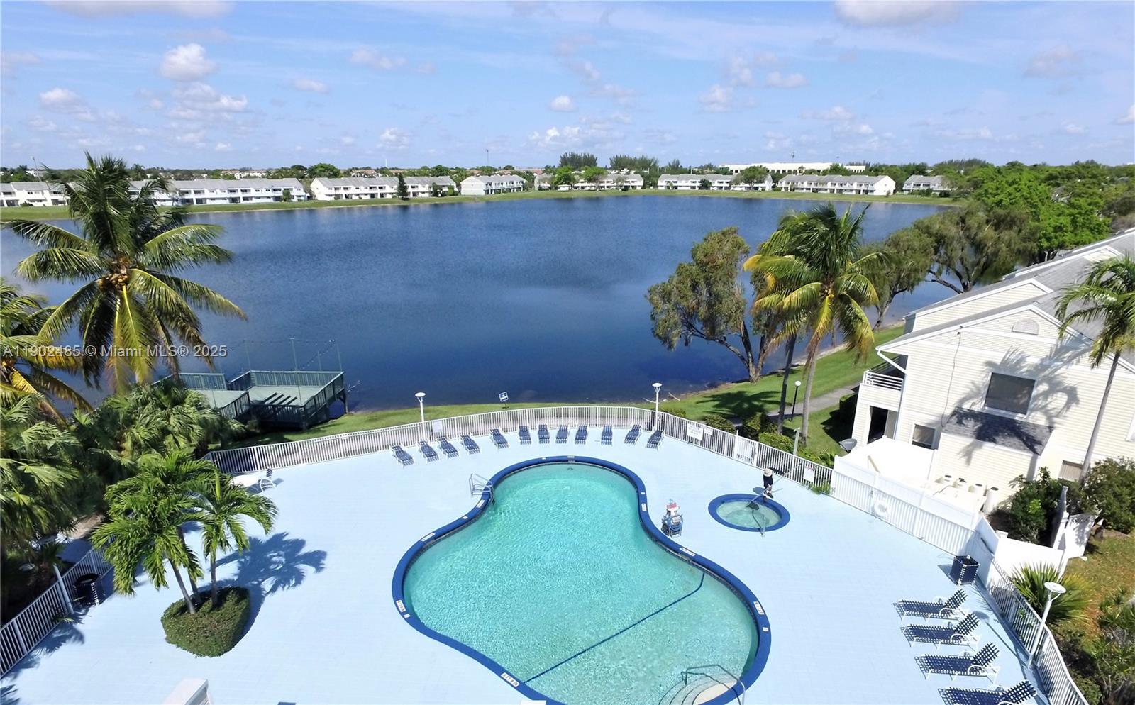 SUMMER LAKE - Residential