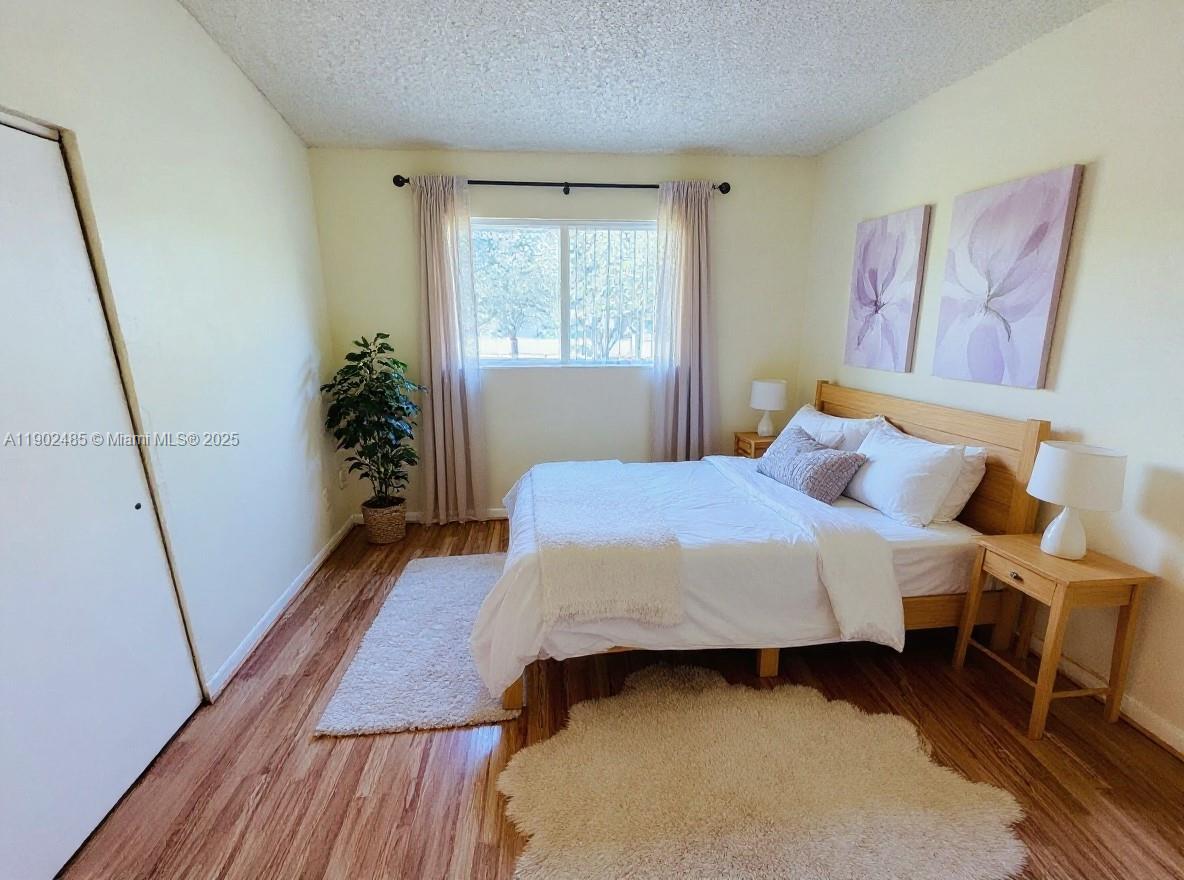 SUMMER LAKE - Residential