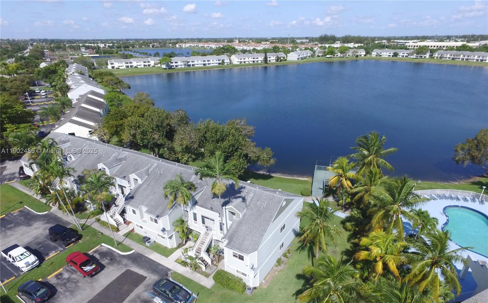 SUMMER LAKE - Residential