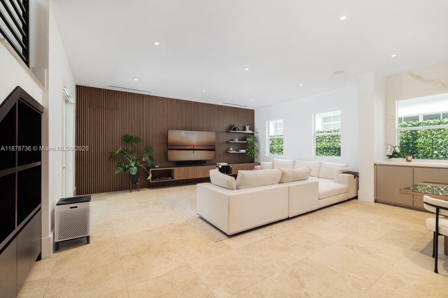 CRYSTAL BLUFF - Residential