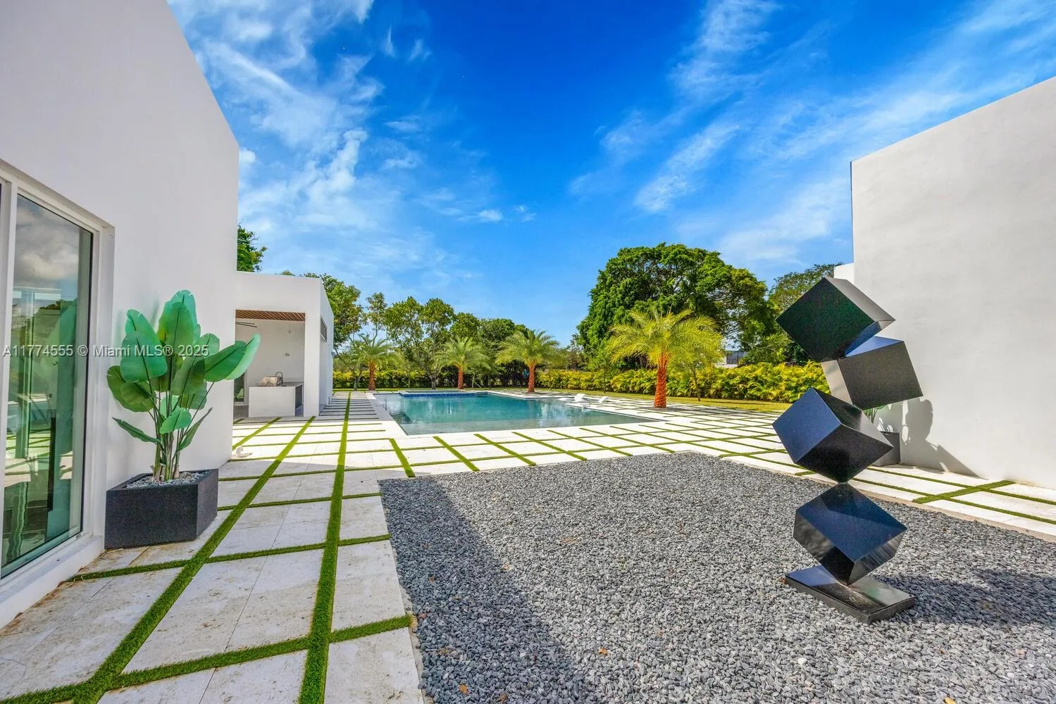 Miami, Florida 33176, United States, 4 Bedrooms Bedrooms, ,5 BathroomsBathrooms,Residential,Active,104475