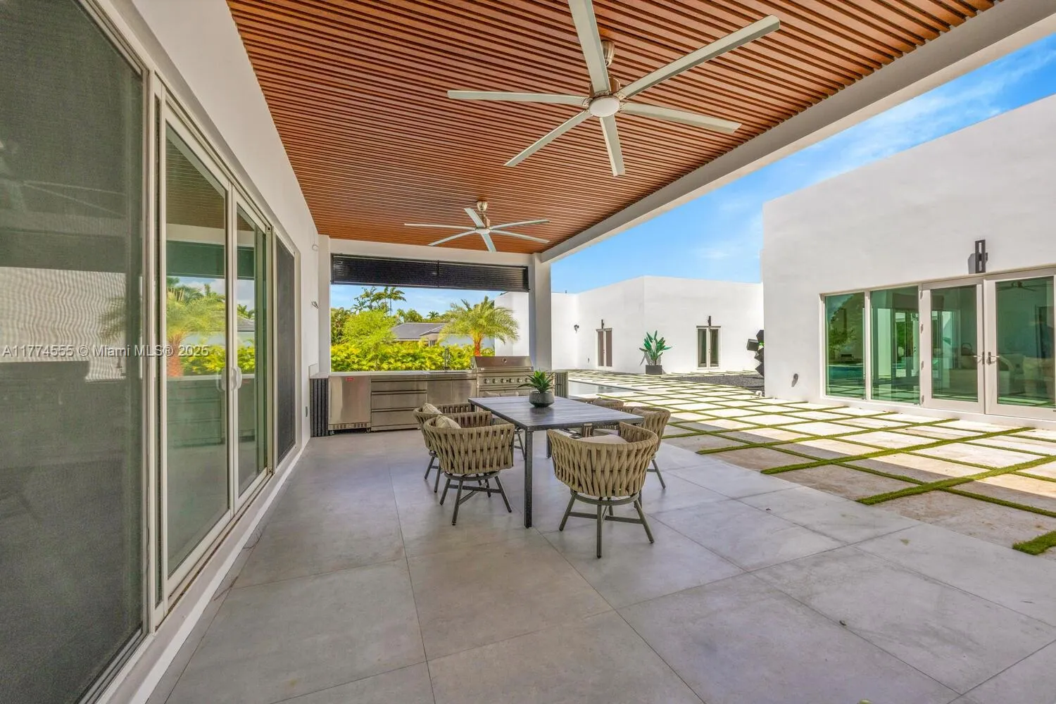 Miami, Florida 33176, United States, 4 Bedrooms Bedrooms, ,5 BathroomsBathrooms,Residential,Active,104475