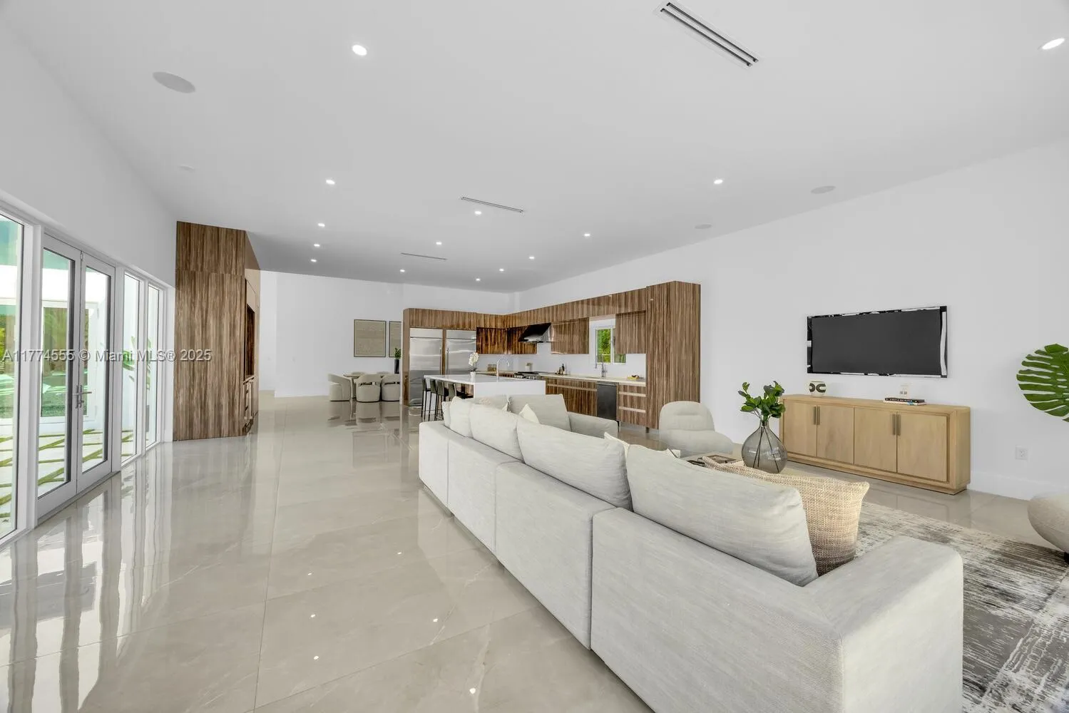 Miami, Florida 33176, United States, 4 Bedrooms Bedrooms, ,5 BathroomsBathrooms,Residential,Active,104475