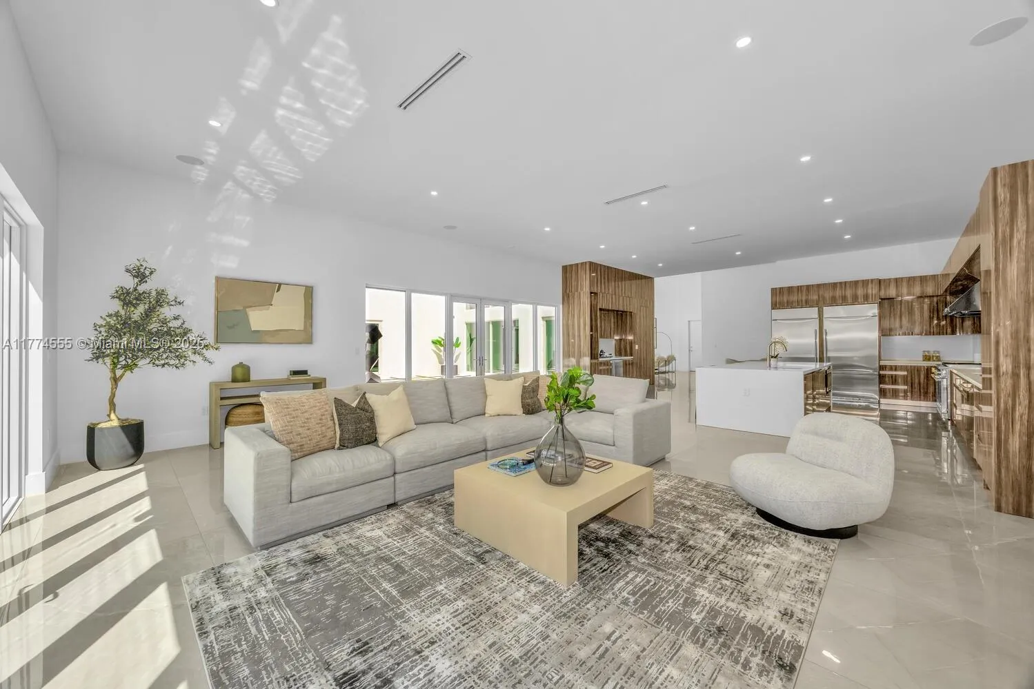 Miami, Florida 33176, United States, 4 Bedrooms Bedrooms, ,5 BathroomsBathrooms,Residential,Active,104475