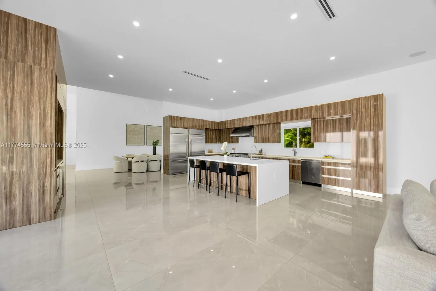 Miami, Florida 33176, United States, 4 Bedrooms Bedrooms, ,5 BathroomsBathrooms,Residential,Active,104475