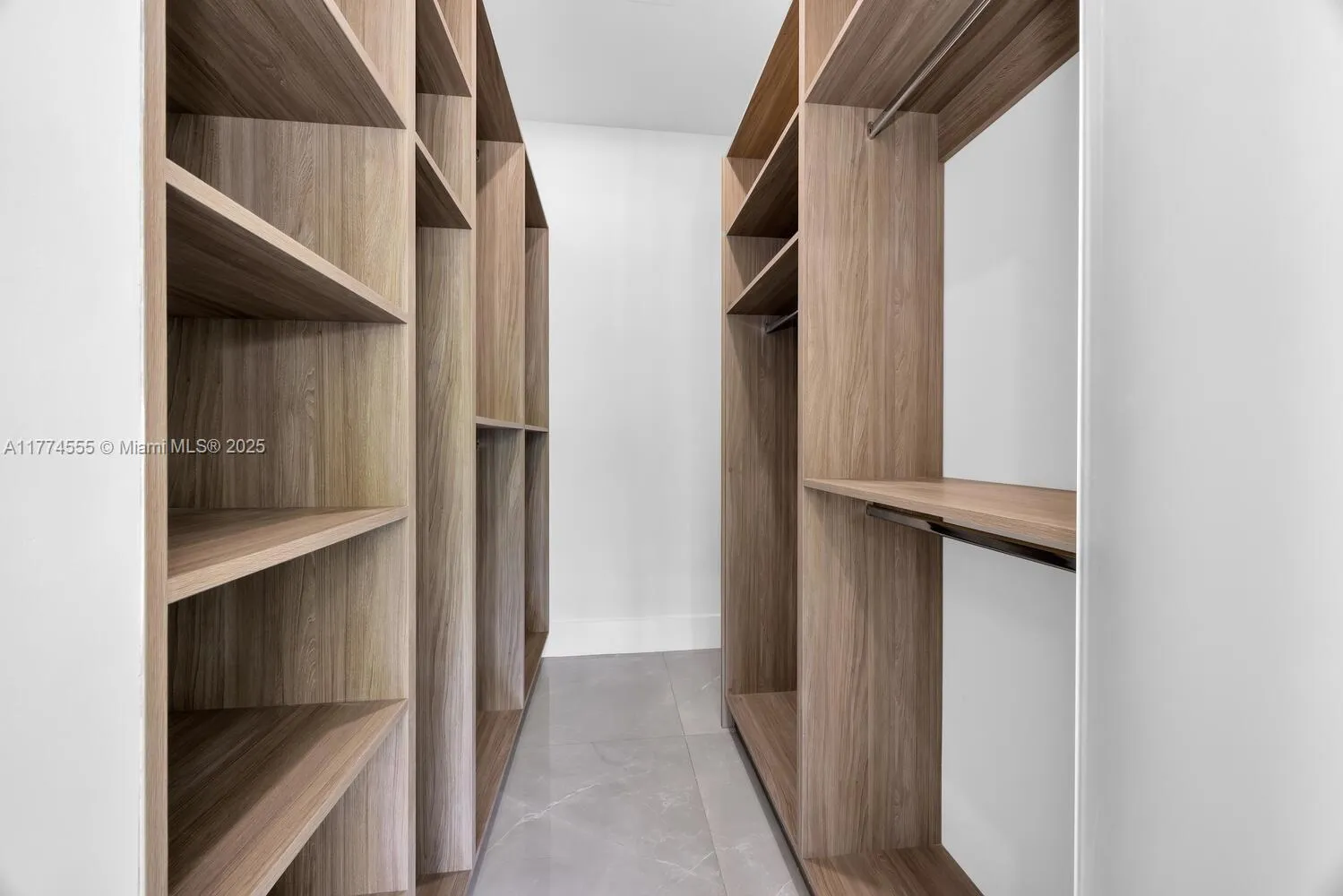 Miami, Florida 33176, United States, 4 Bedrooms Bedrooms, ,5 BathroomsBathrooms,Residential,Active,104475