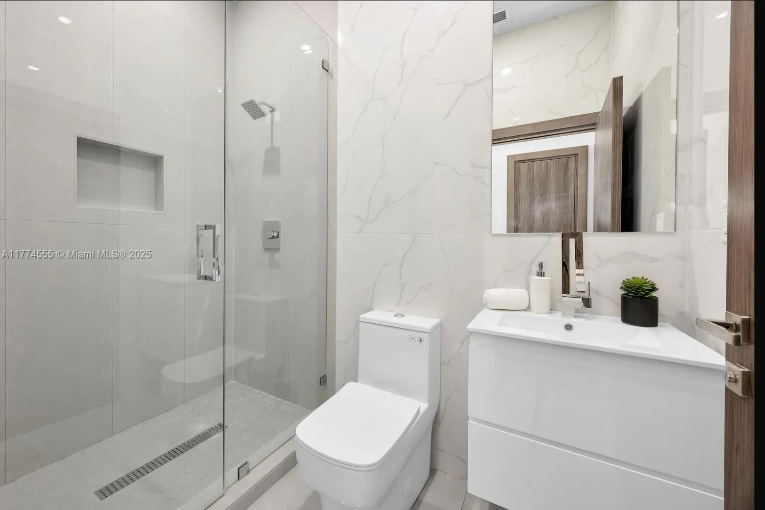 Miami, Florida 33176, United States, 4 Bedrooms Bedrooms, ,5 BathroomsBathrooms,Residential,Active,104475