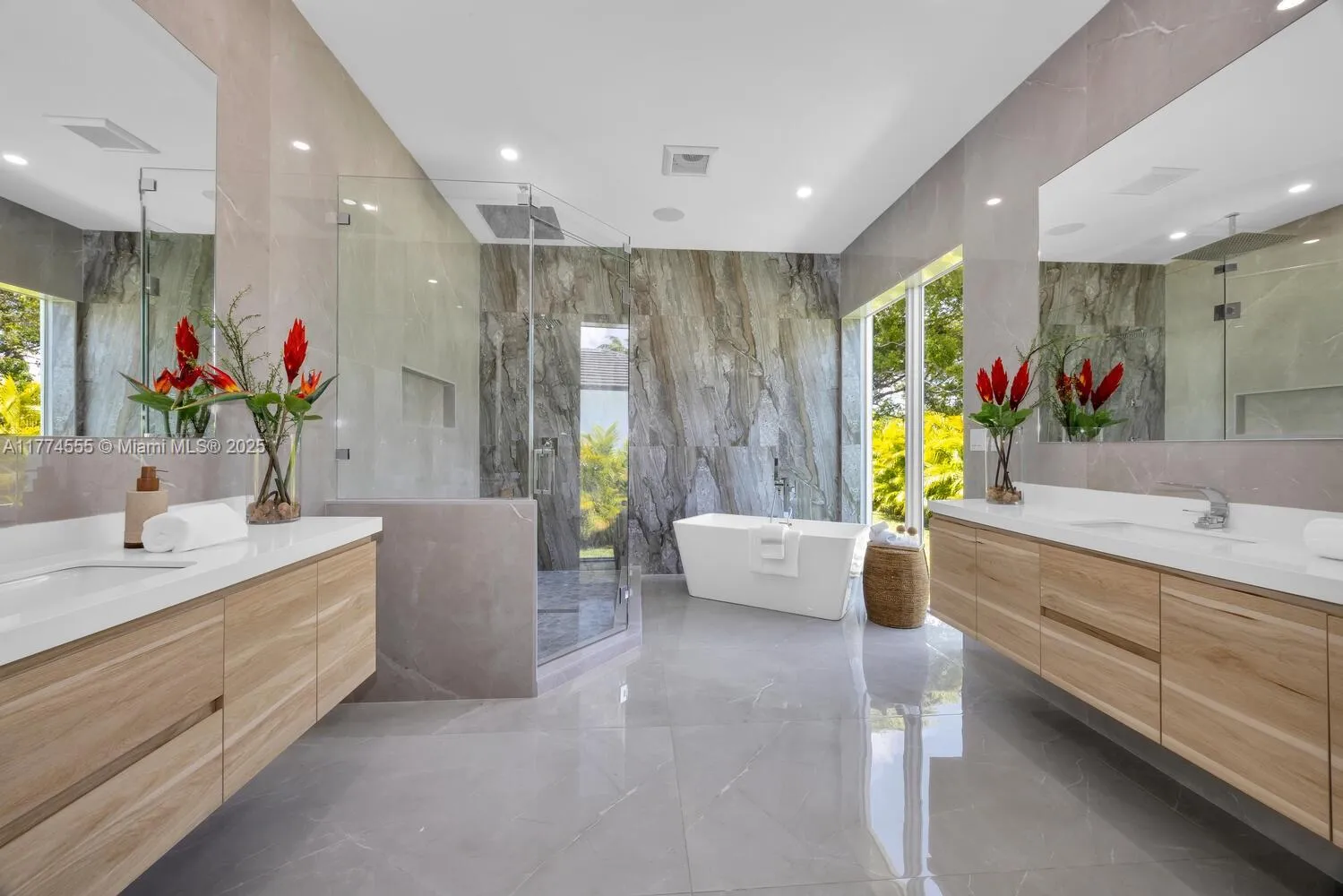 Miami, Florida 33176, United States, 4 Bedrooms Bedrooms, ,5 BathroomsBathrooms,Residential,Active,104475