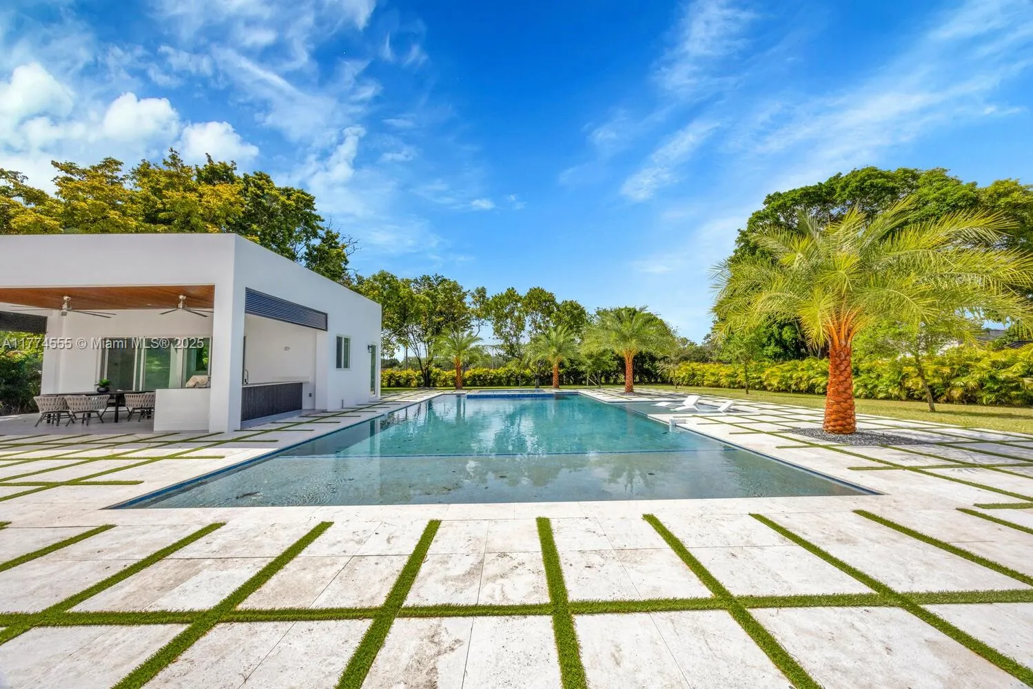 Miami, Florida 33176, United States, 4 Bedrooms Bedrooms, ,5 BathroomsBathrooms,Residential,Active,104475