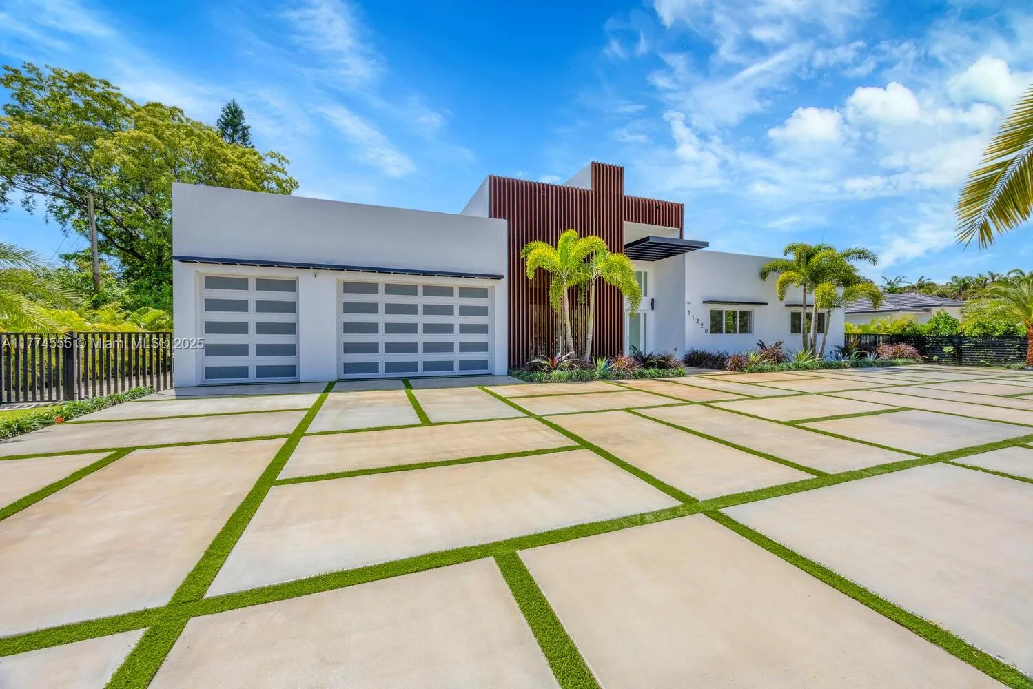 Miami, Florida 33176, United States, 4 Bedrooms Bedrooms, ,5 BathroomsBathrooms,Residential,Active,104475