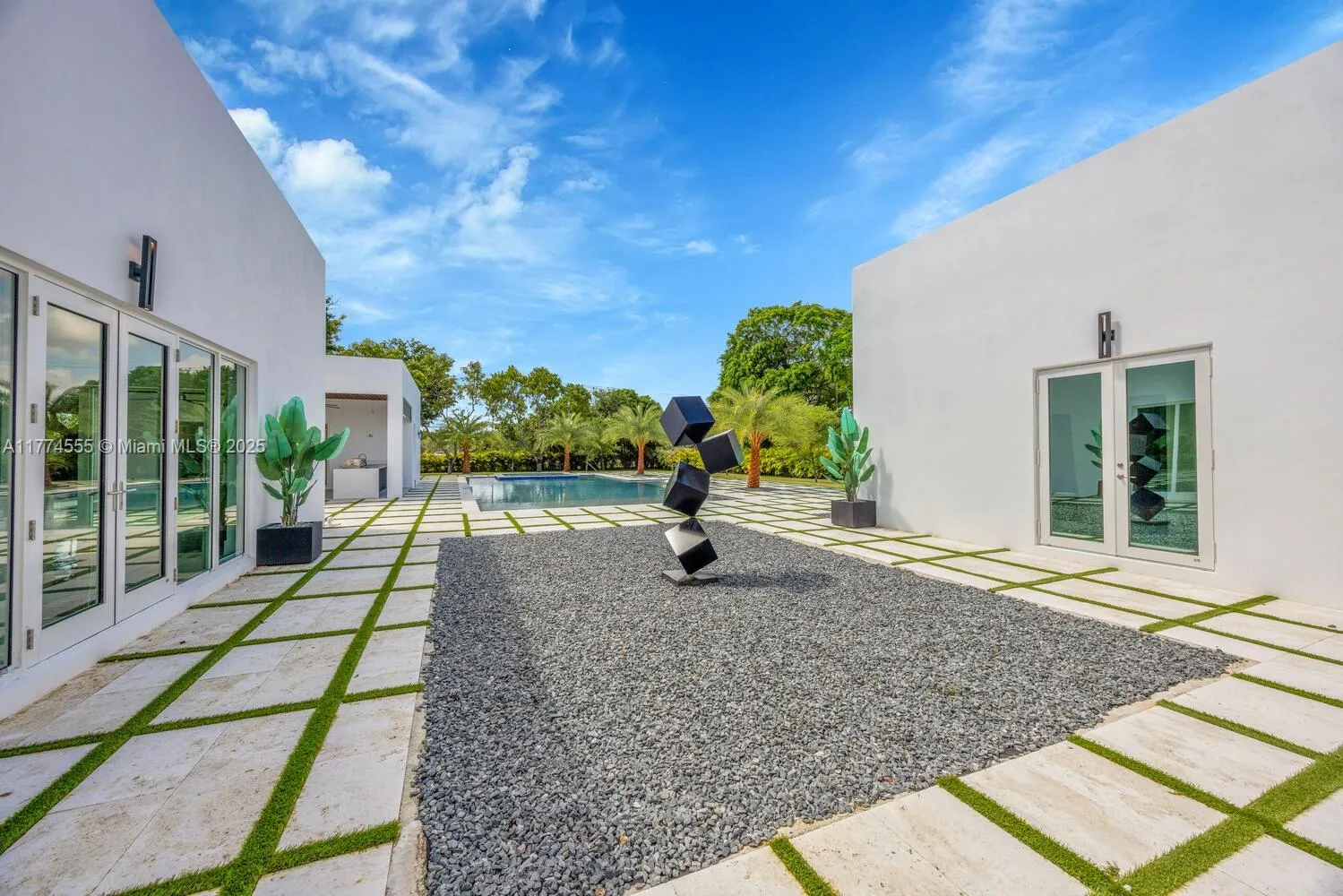 Miami, Florida 33176, United States, 4 Bedrooms Bedrooms, ,5 BathroomsBathrooms,Residential,Active,104475