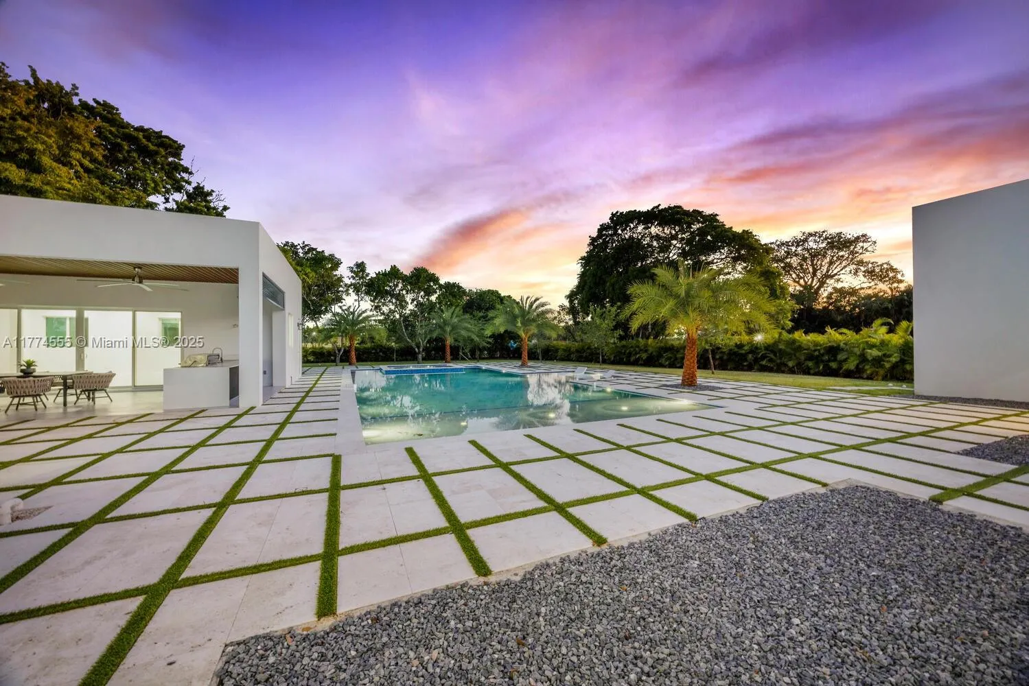 Miami, Florida 33176, United States, 4 Bedrooms Bedrooms, ,5 BathroomsBathrooms,Residential,Active,104475