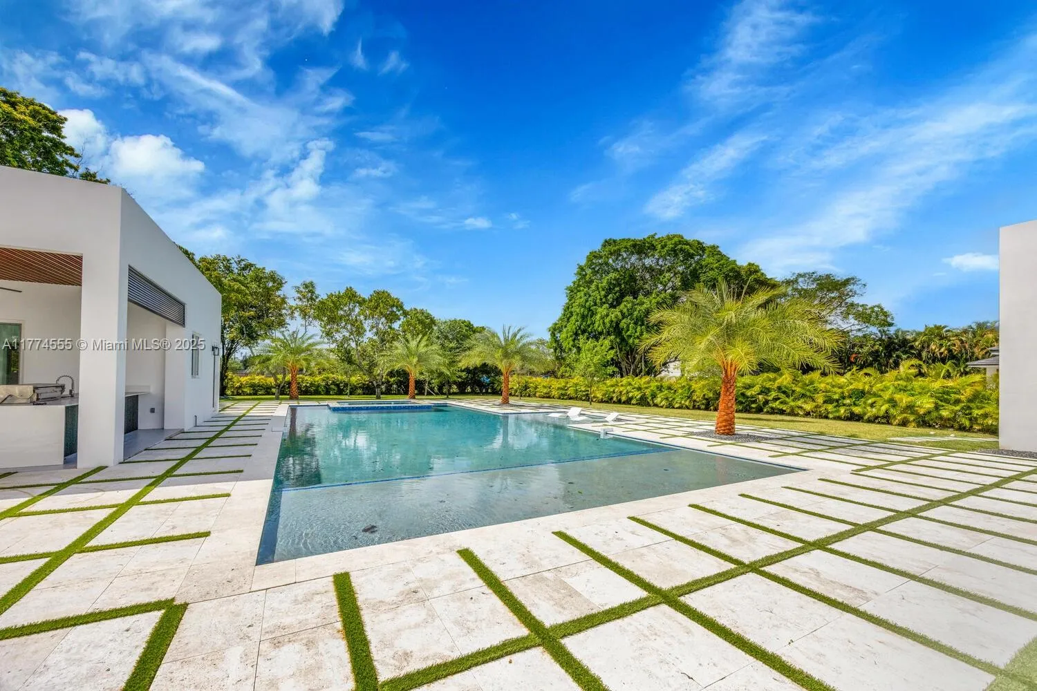 Miami, Florida 33176, United States, 4 Bedrooms Bedrooms, ,5 BathroomsBathrooms,Residential,Active,104475