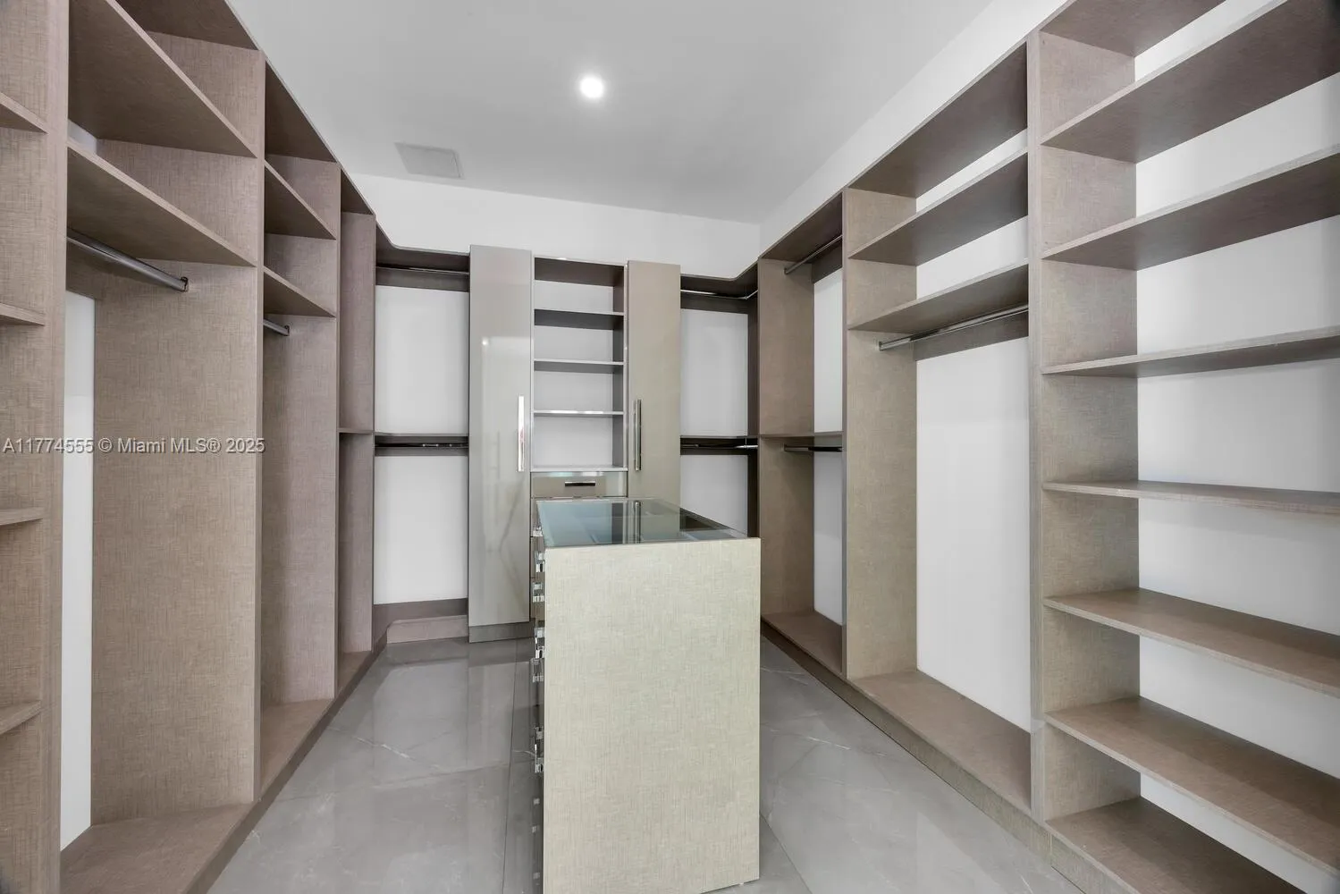 Miami, Florida 33176, United States, 4 Bedrooms Bedrooms, ,5 BathroomsBathrooms,Residential,Active,104475