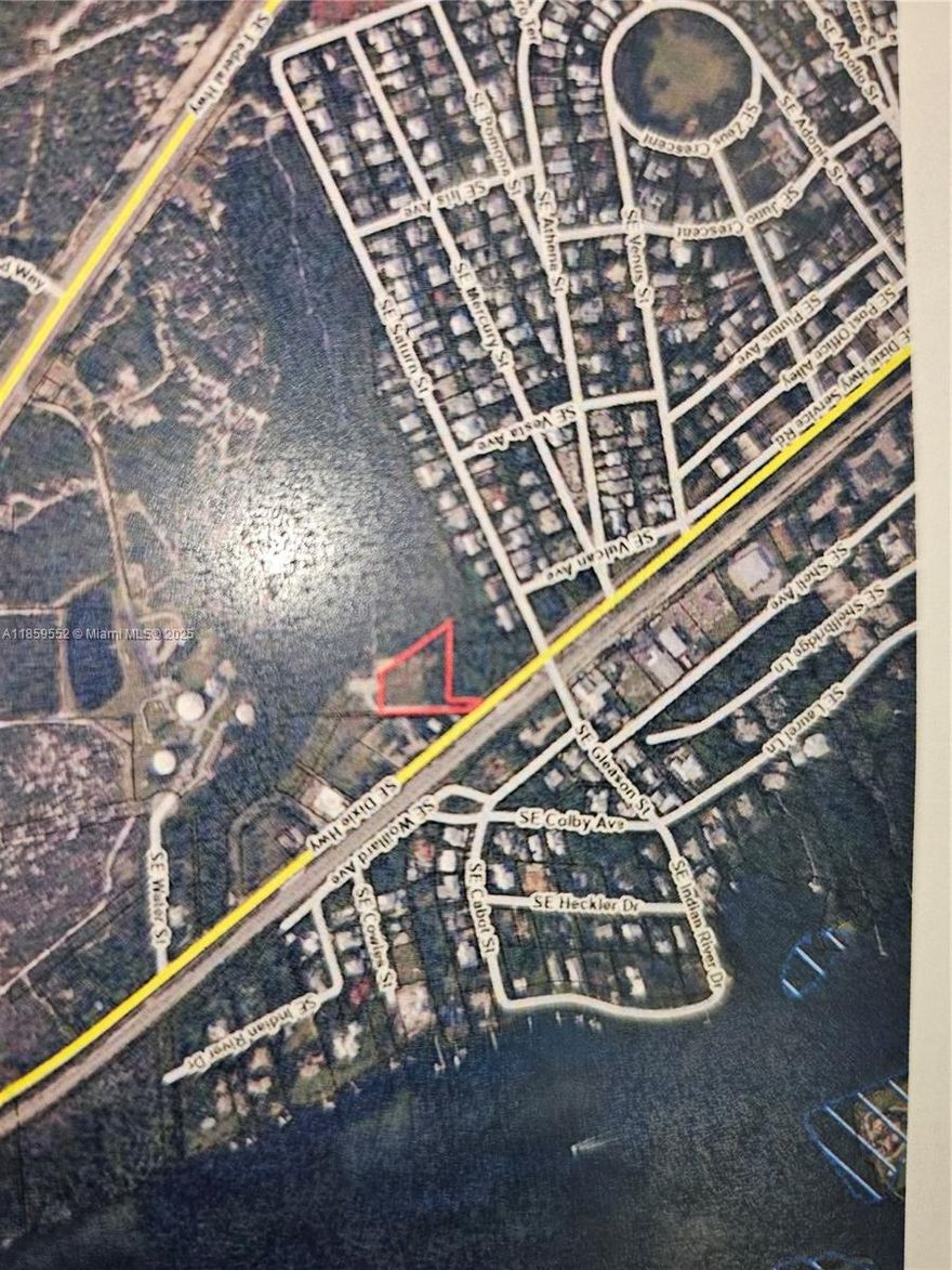 Unique opportunity for a developer. All aprovals, engineering, architectual, civil approved by county.
1.28 Acres located in Hobe Sound's CRA. Designed for 4 two story townhouses with gargae space of 2733 Sf. ft. each.
Perfect for the auto or hobby enthusiast.