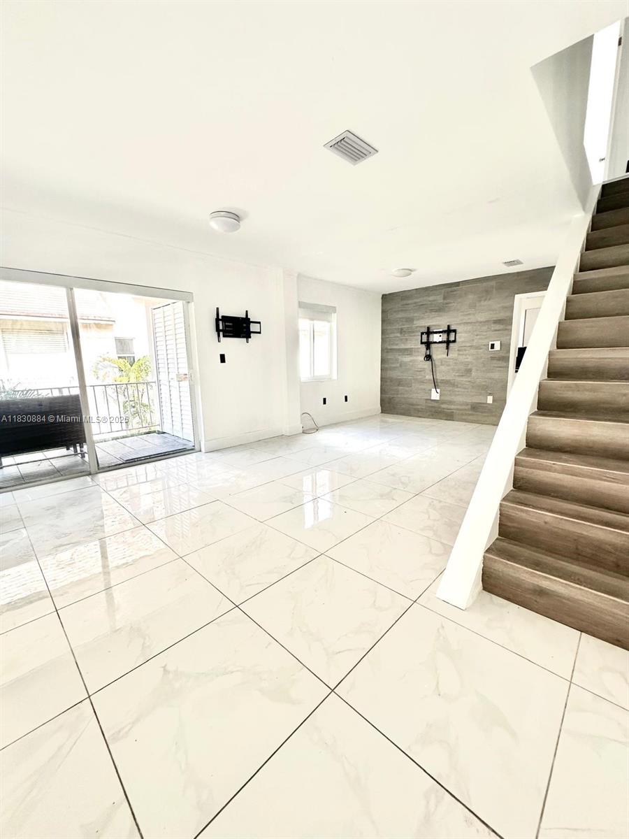 1590 W 46th St 233