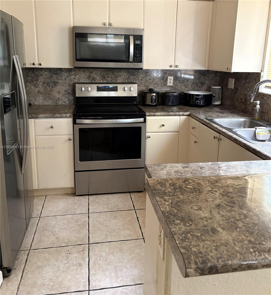 1549 SE 24th Ct 225, Homestead, FL, 33035/$304,000 3 1549 SE 24th Ct 225