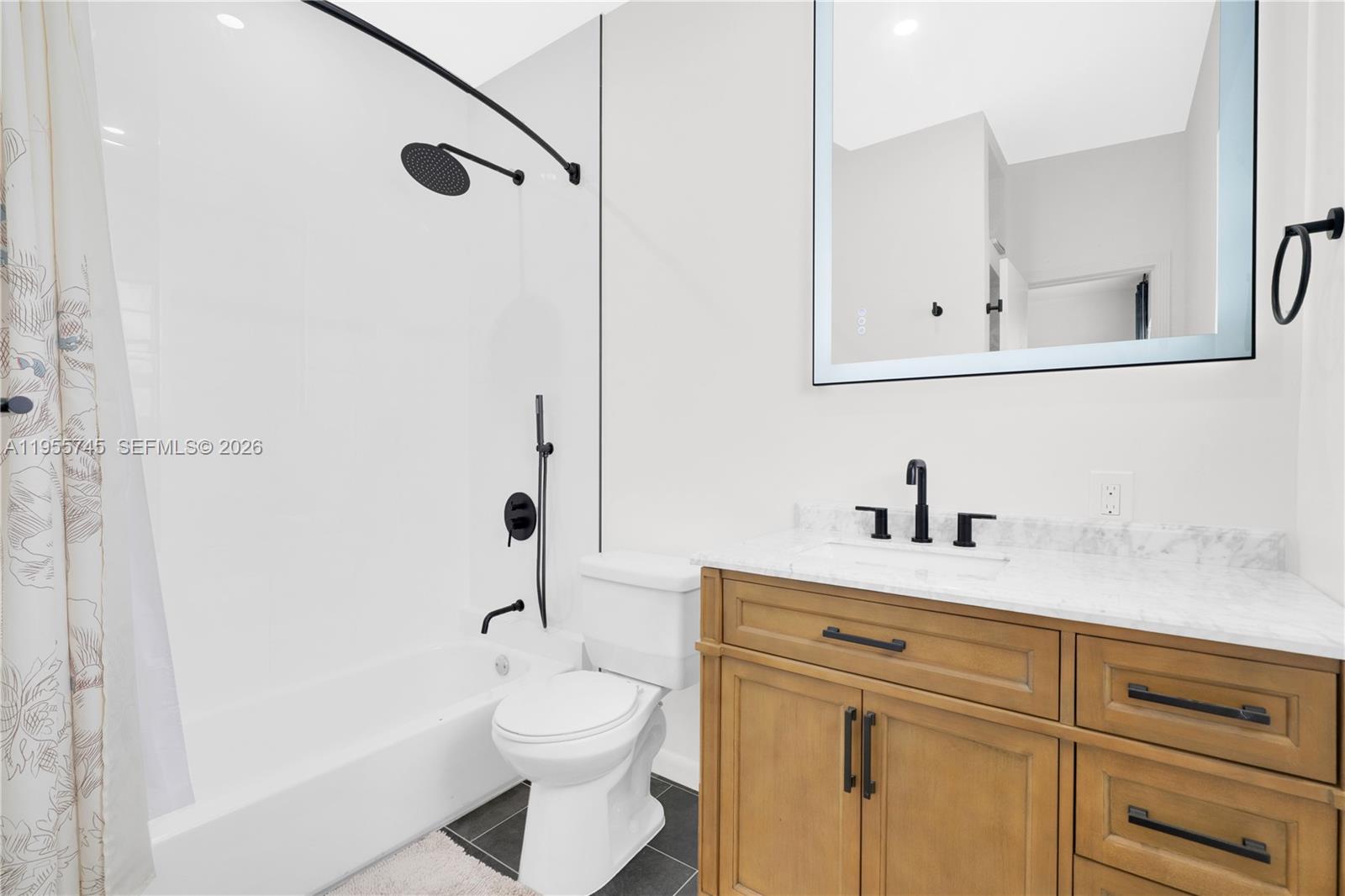 SOUTH SHORE YACHT AND GOL - Residential