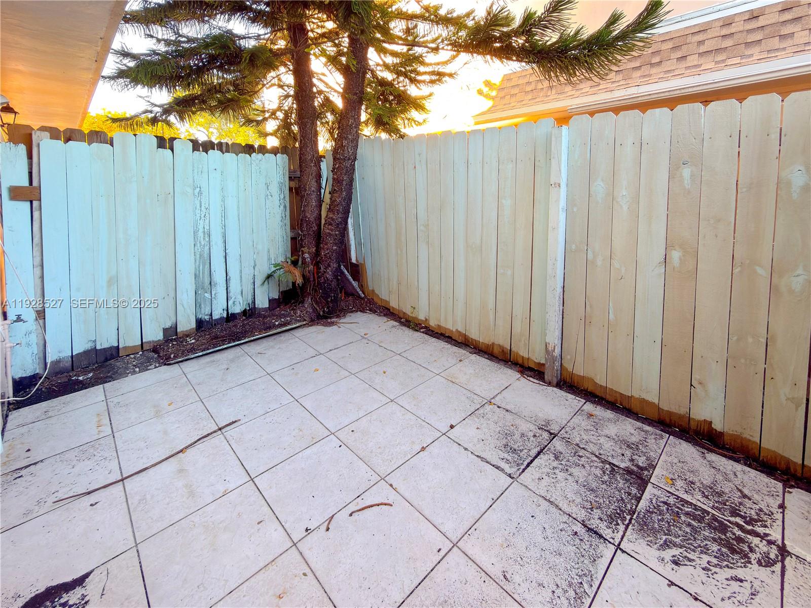 CORAM GARDENS TOWNHOUSE C - Residential Lease