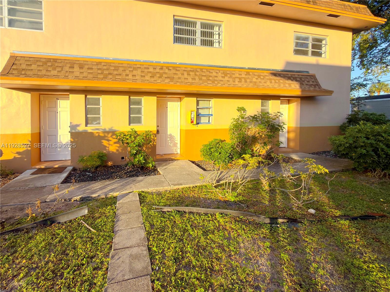 CORAM GARDENS TOWNHOUSE C - Residential Lease