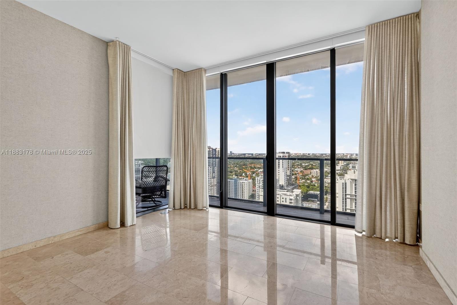 RISE CONDO - Residential