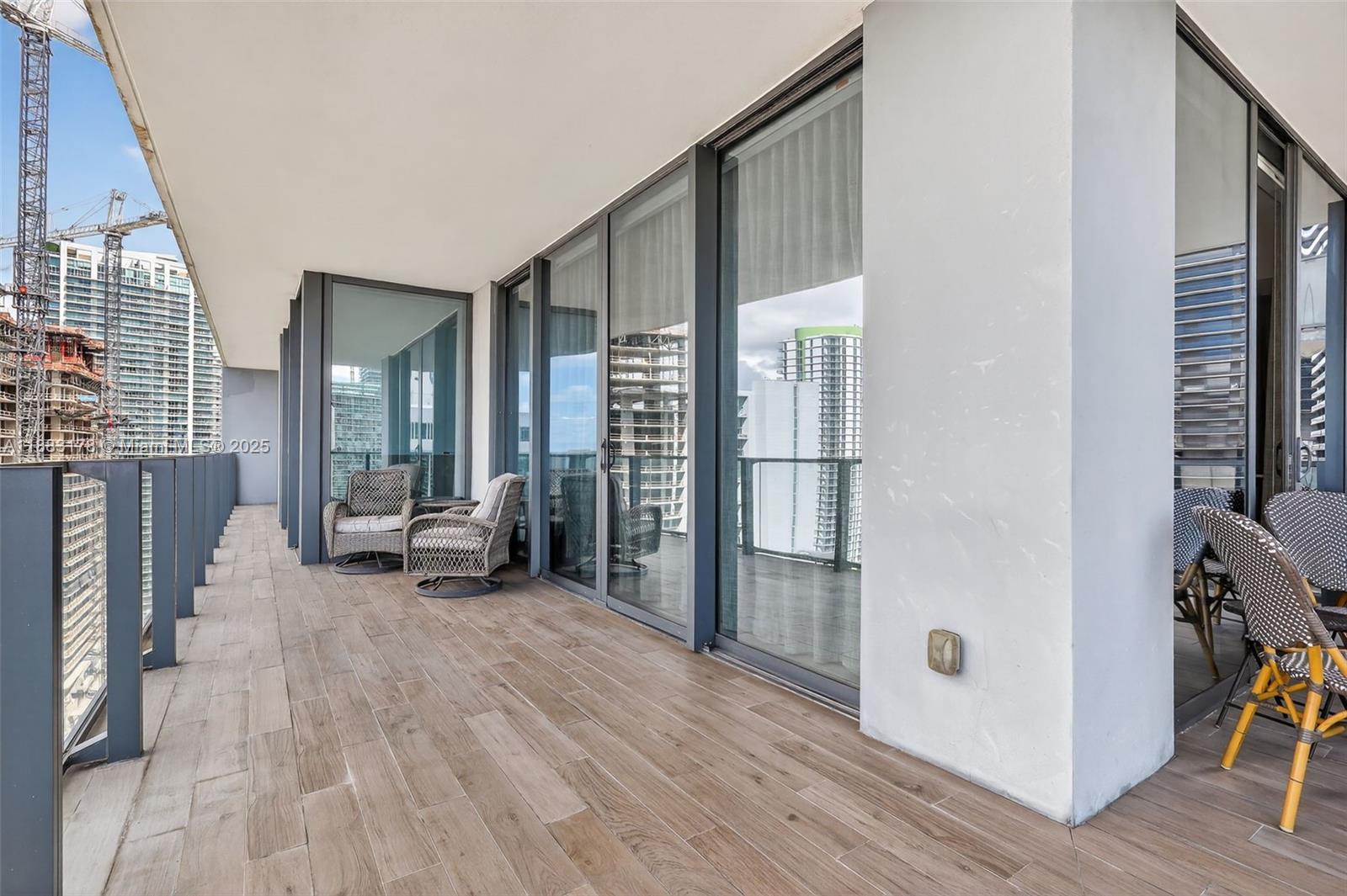 RISE CONDO - Residential