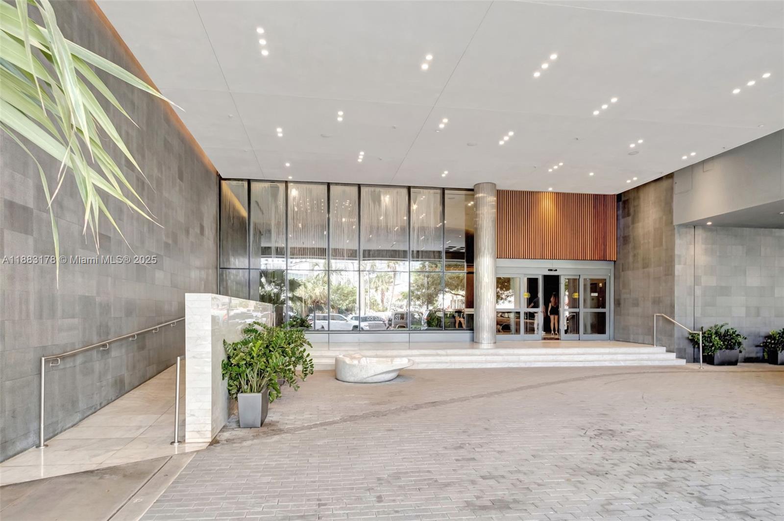 RISE CONDO - Residential