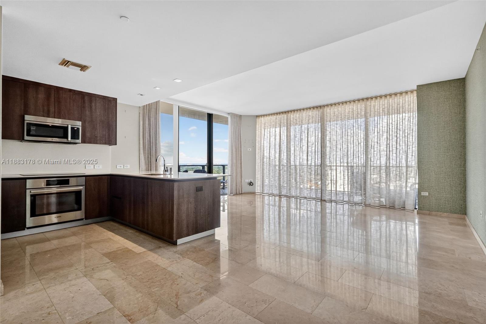 RISE CONDO - Residential