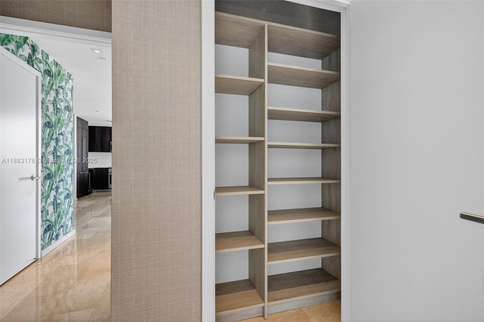 RISE CONDO - Residential