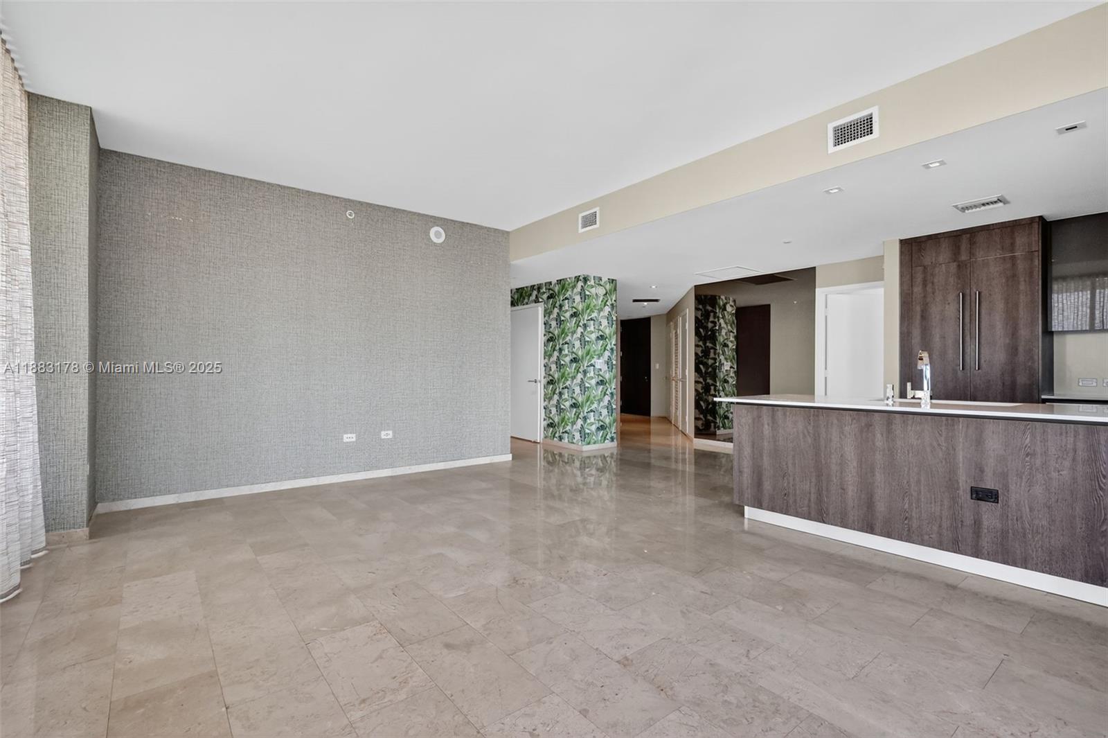 RISE CONDO - Residential