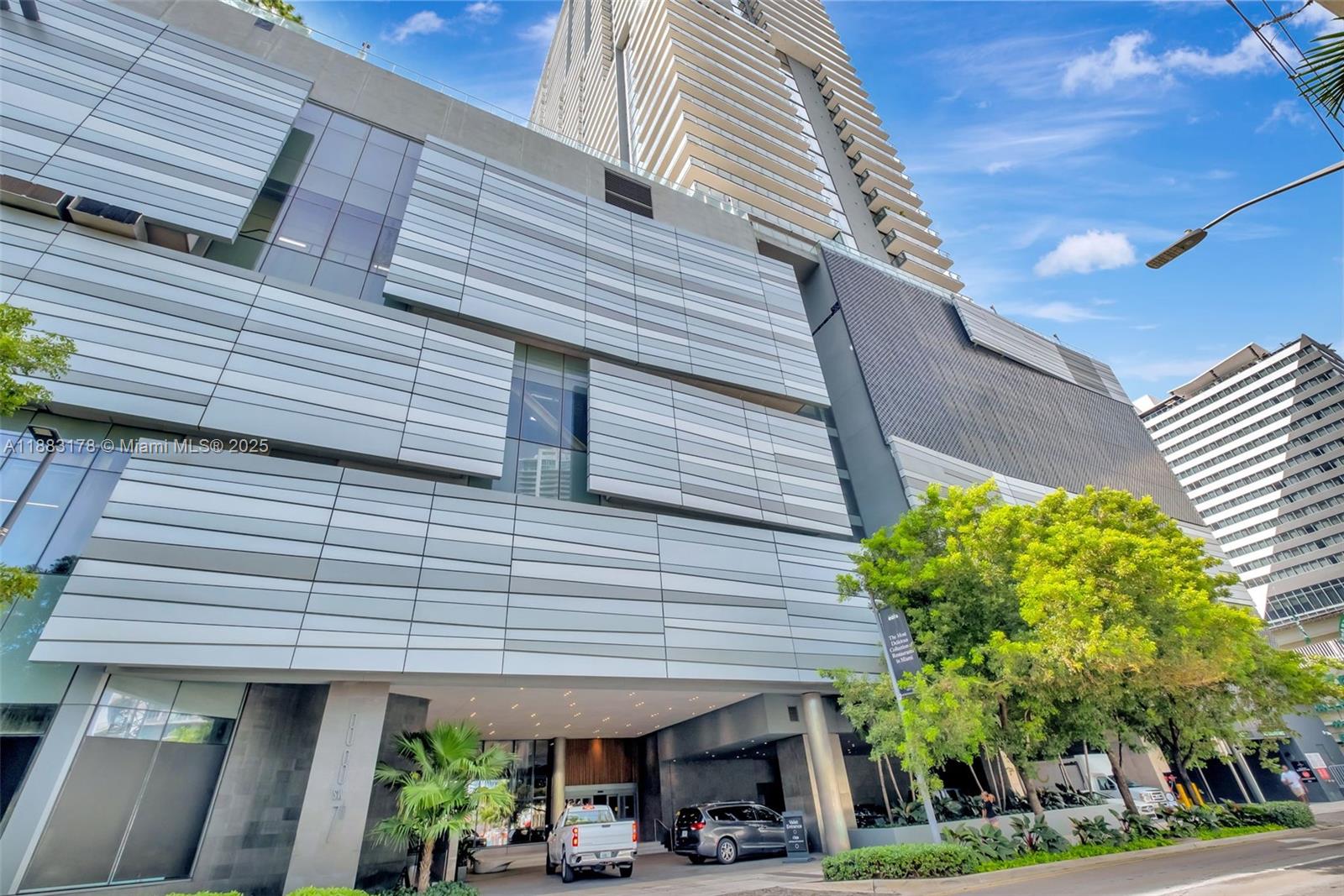 RISE CONDO - Residential