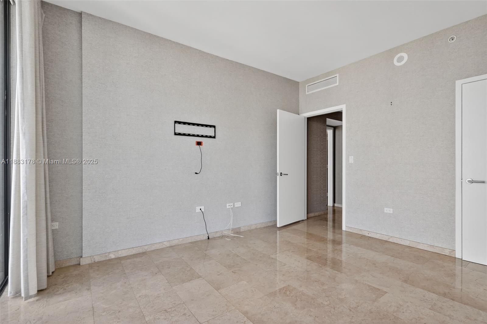 RISE CONDO - Residential