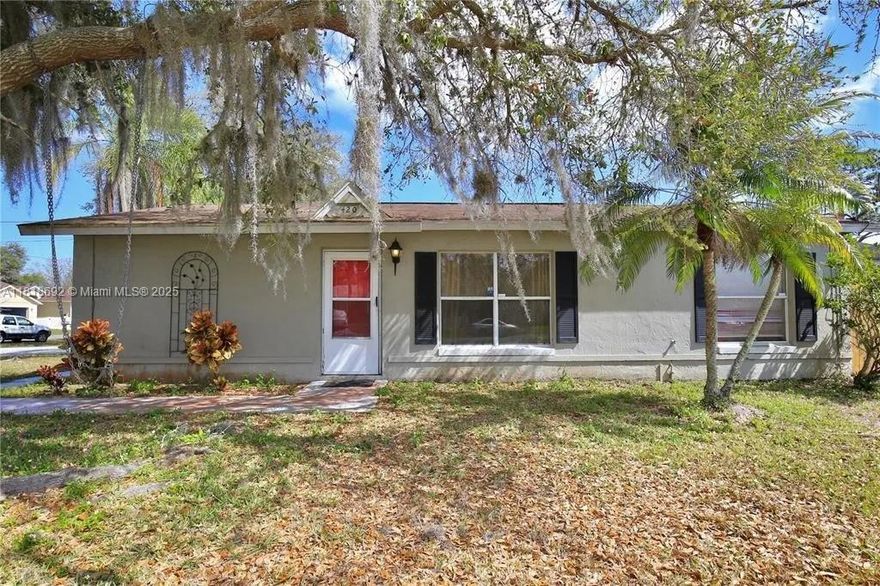 Foreclosure Auction Ends June 20, 2025 at 10:00 AM EST. Don’t miss this 3-bedroom, 2-bathroom home located in the growing community of Poinciana, FL. The list price is the opening bid for the online auction. Sold As-is with Clear Title. Explore more details and submit your bid through Federa Home App.