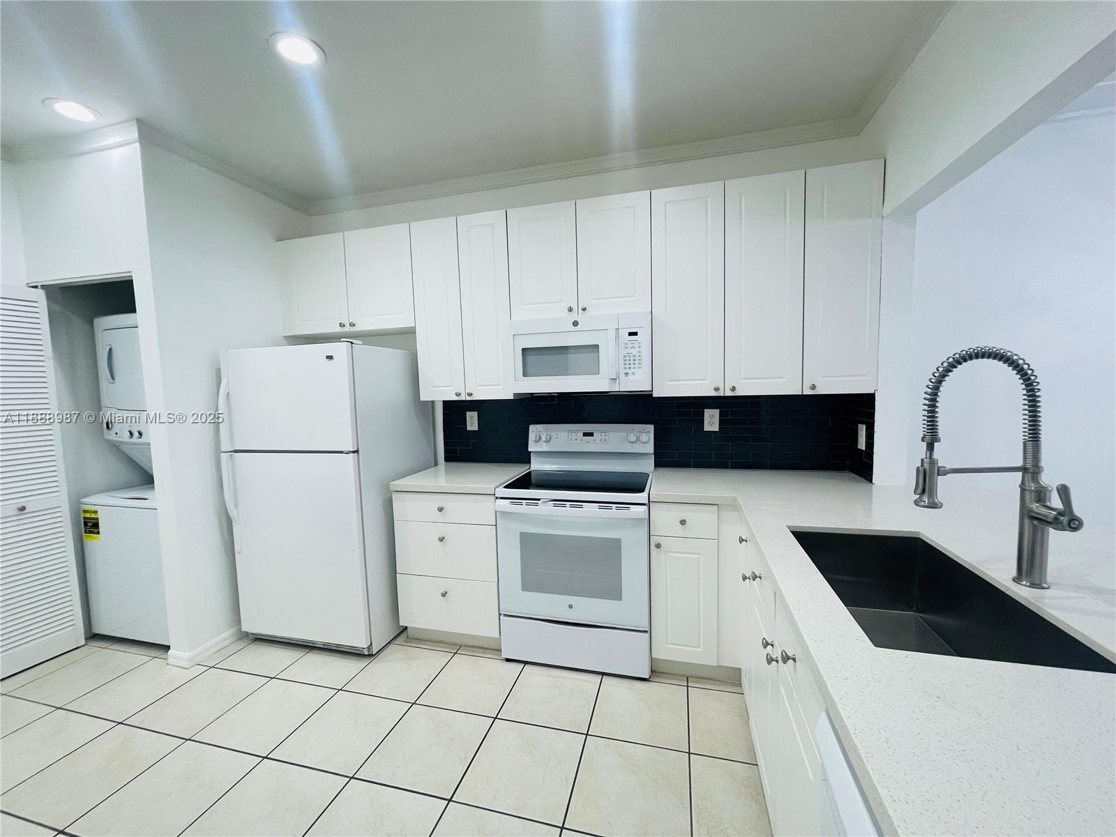 MERRICK PRESERVE CONDO BL - Residential Lease