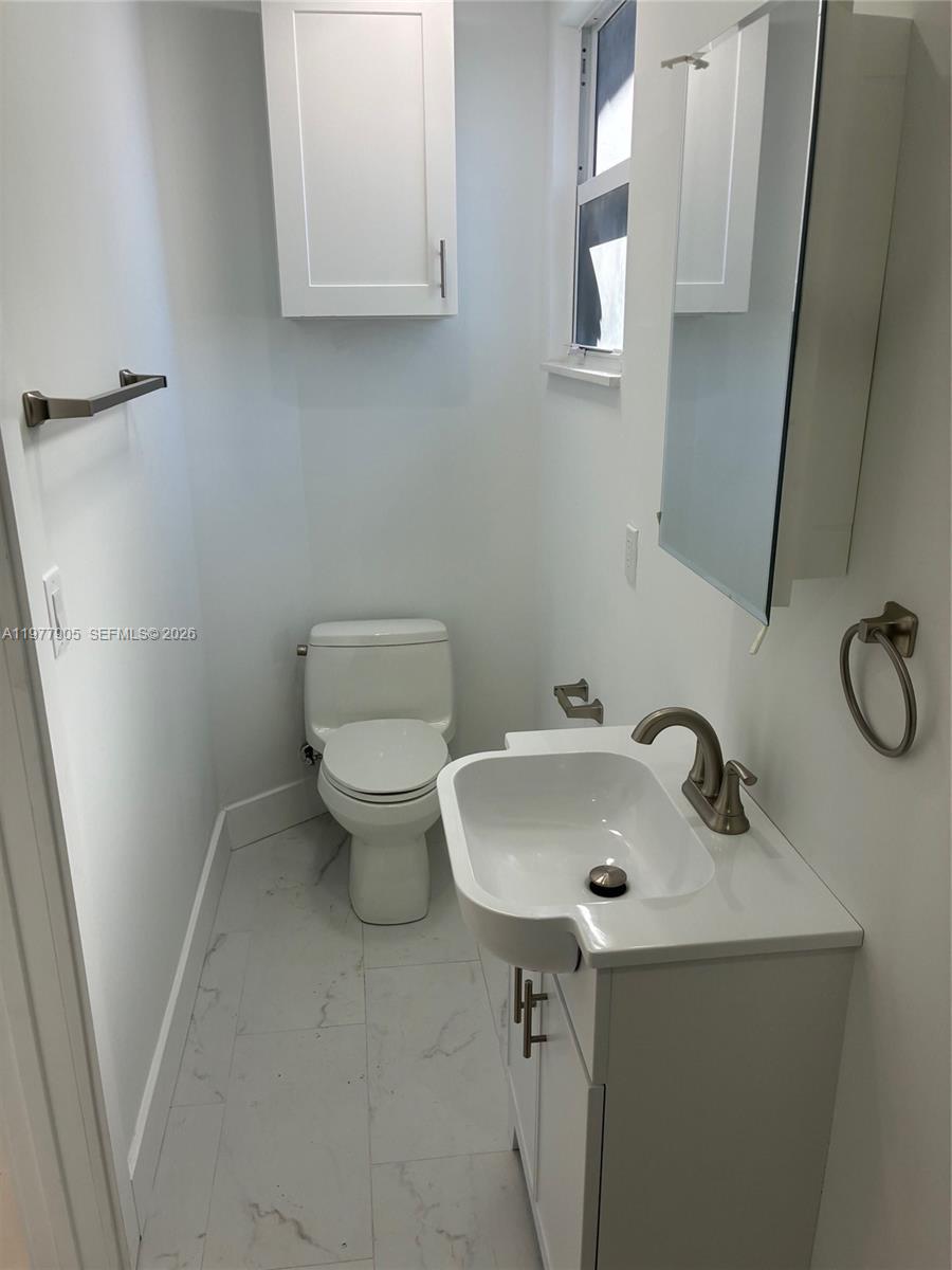 CRESTHAVEN NO 8 - Residential Lease