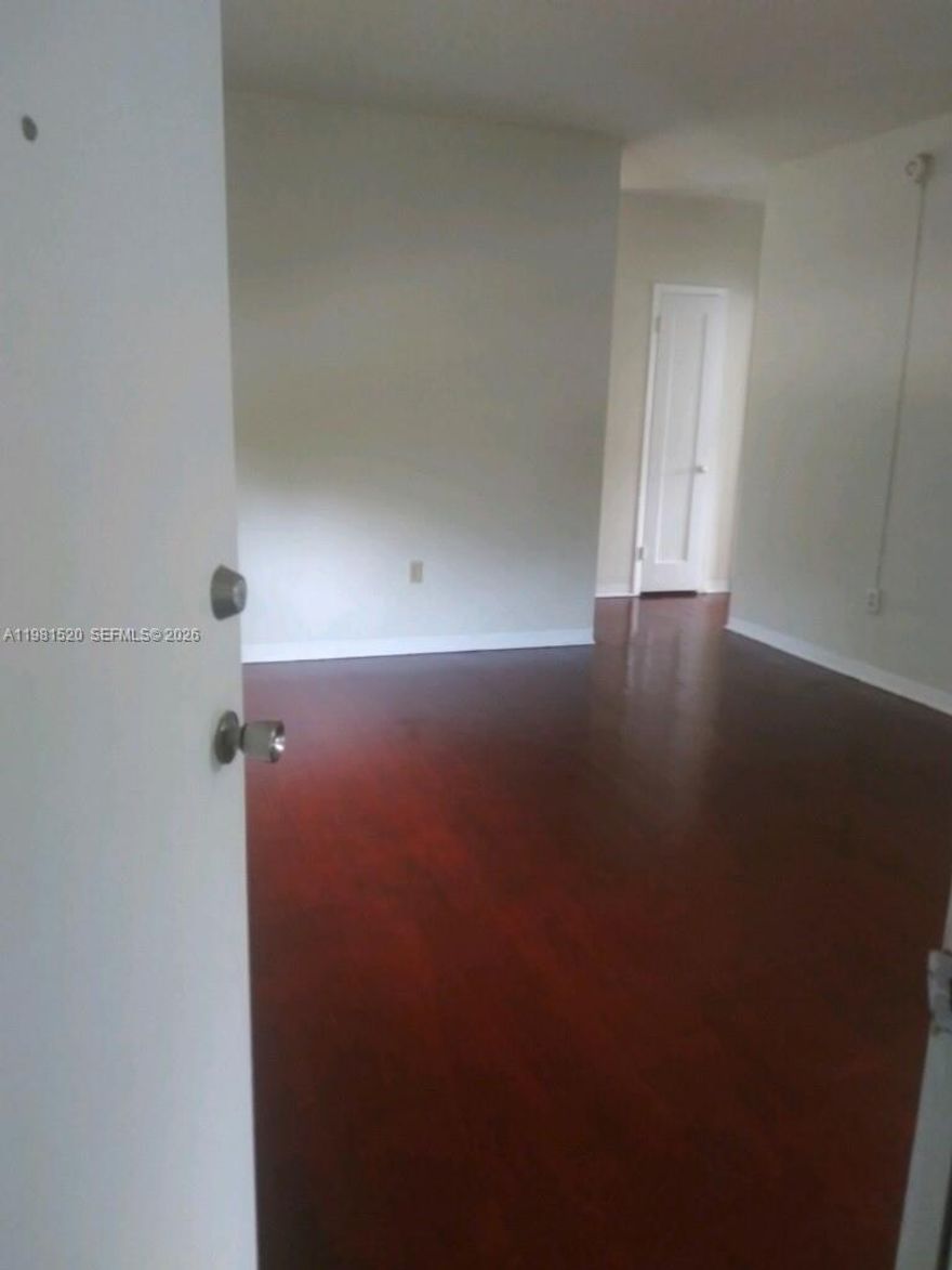 CORAL GABLES 1 BEDROOM, 1 BATH APARTMENT, LOCATED ON 2ND FLOOR, WOOD FLOORS, BAND NEW KITCHEN CABINETS, RECENTLY POLISHED WOOD FLOORS. FRONT OF THE YOUTH CENTER. WALK TO CORAL GABLES LIBRARY & THE BILTMORE HOTEL.