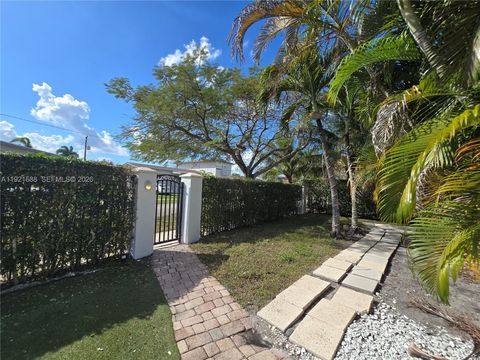 8105 SW 17th Ter Miami FL 33155