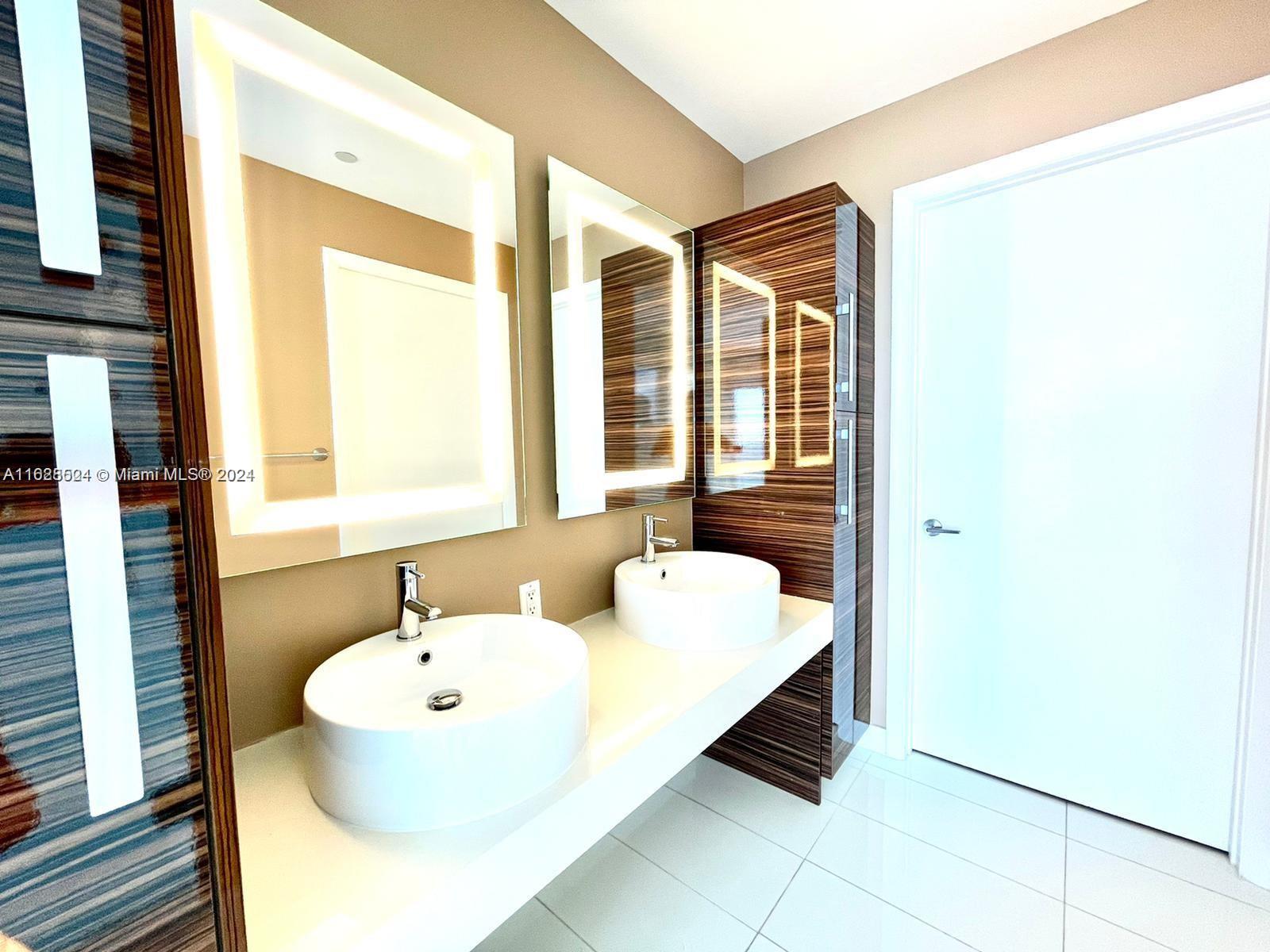 PARAMOUNT BAY CONDO - Residential Lease