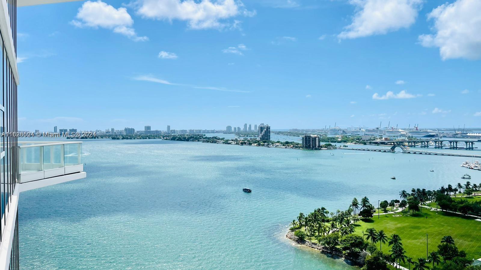 Best line in Paramount Bay 3Bed+ Den, 3/1 Bath. Spacious 2,201 SF of living space + 3 Balconies. Amazing unobstructed water views overlooking Biscayne bay and the city of Miami. high ceilings unit, Sub zero appliances. Full services amenities, 2 pools, fitness center, spa, Jacuzzi, valet 24/24. Good choice to spend time in Miami. Easy access to Winwwod, Brickell, Beaches and Airport.