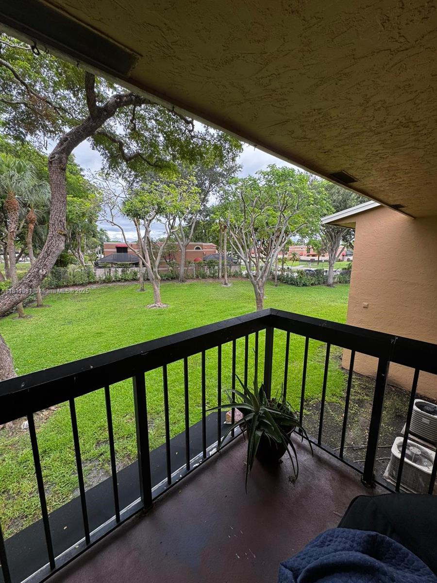 LAURELS AT SHERWOOD CONDO - Residential