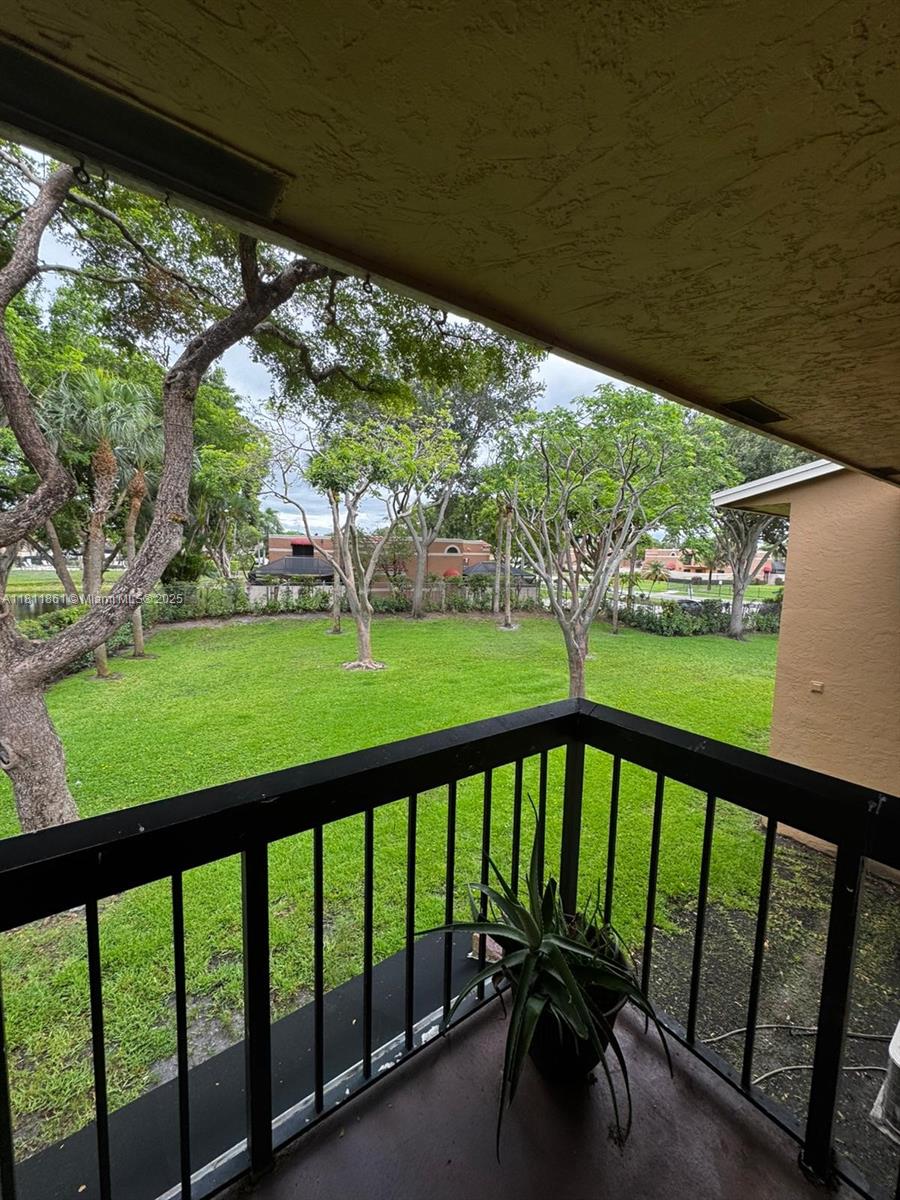 LAURELS AT SHERWOOD CONDO - Residential