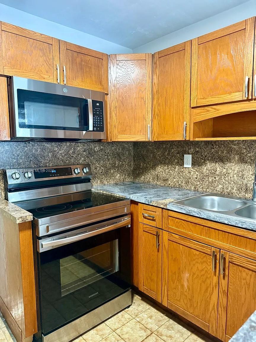 BIRD RD HIGHLANDS - Residential Lease