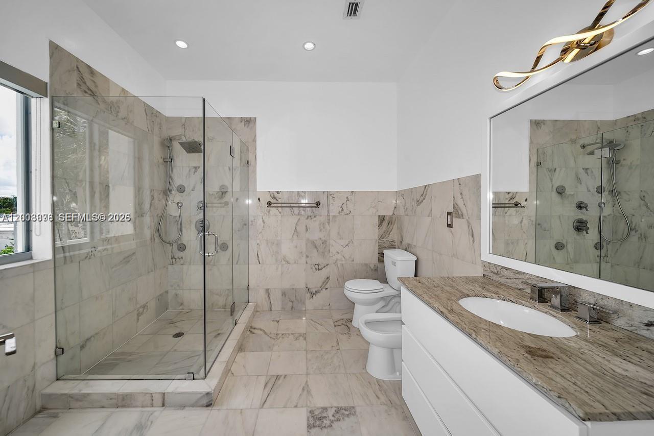 THE EVELYN CONDO - Residential Lease