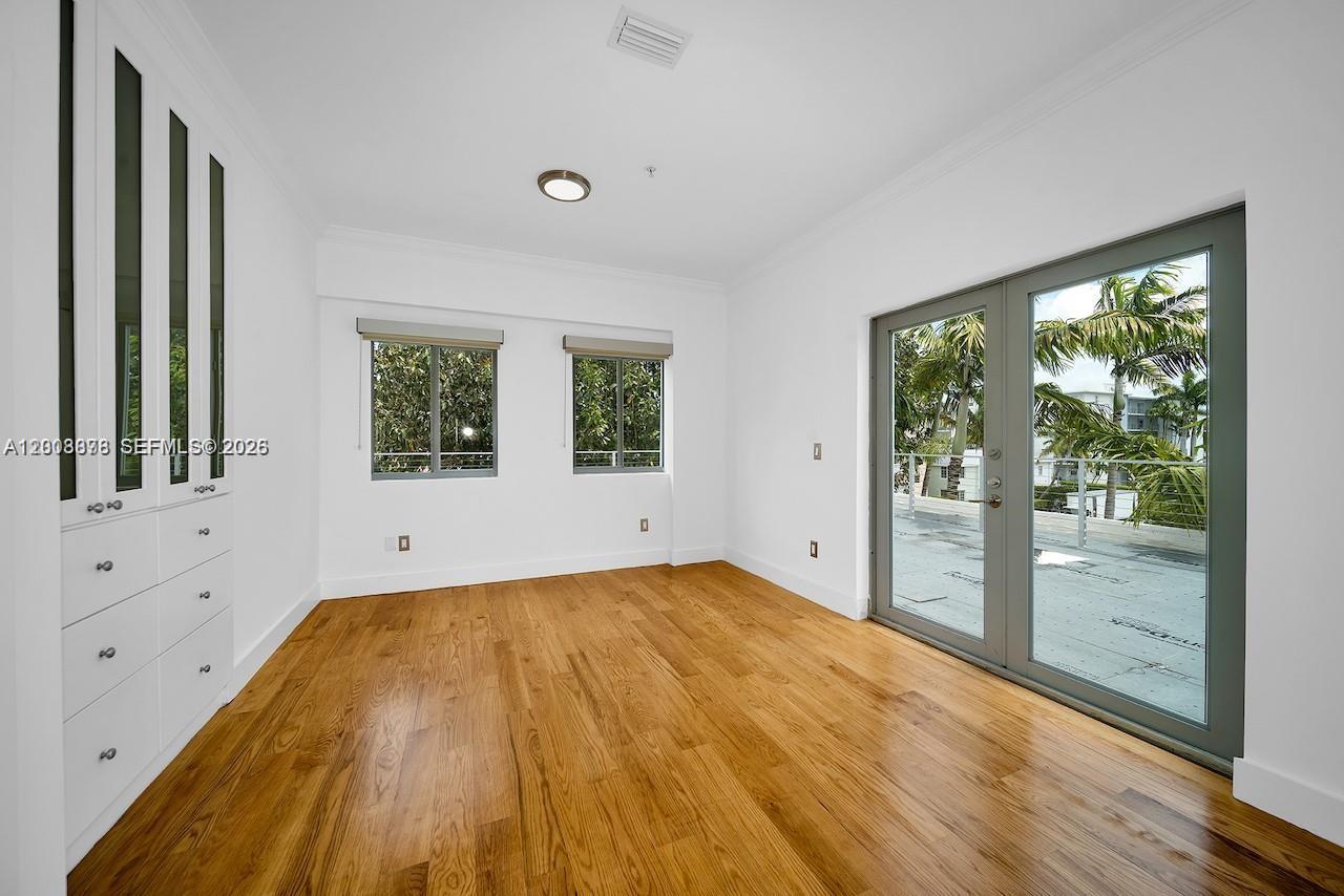 THE EVELYN CONDO - Residential Lease