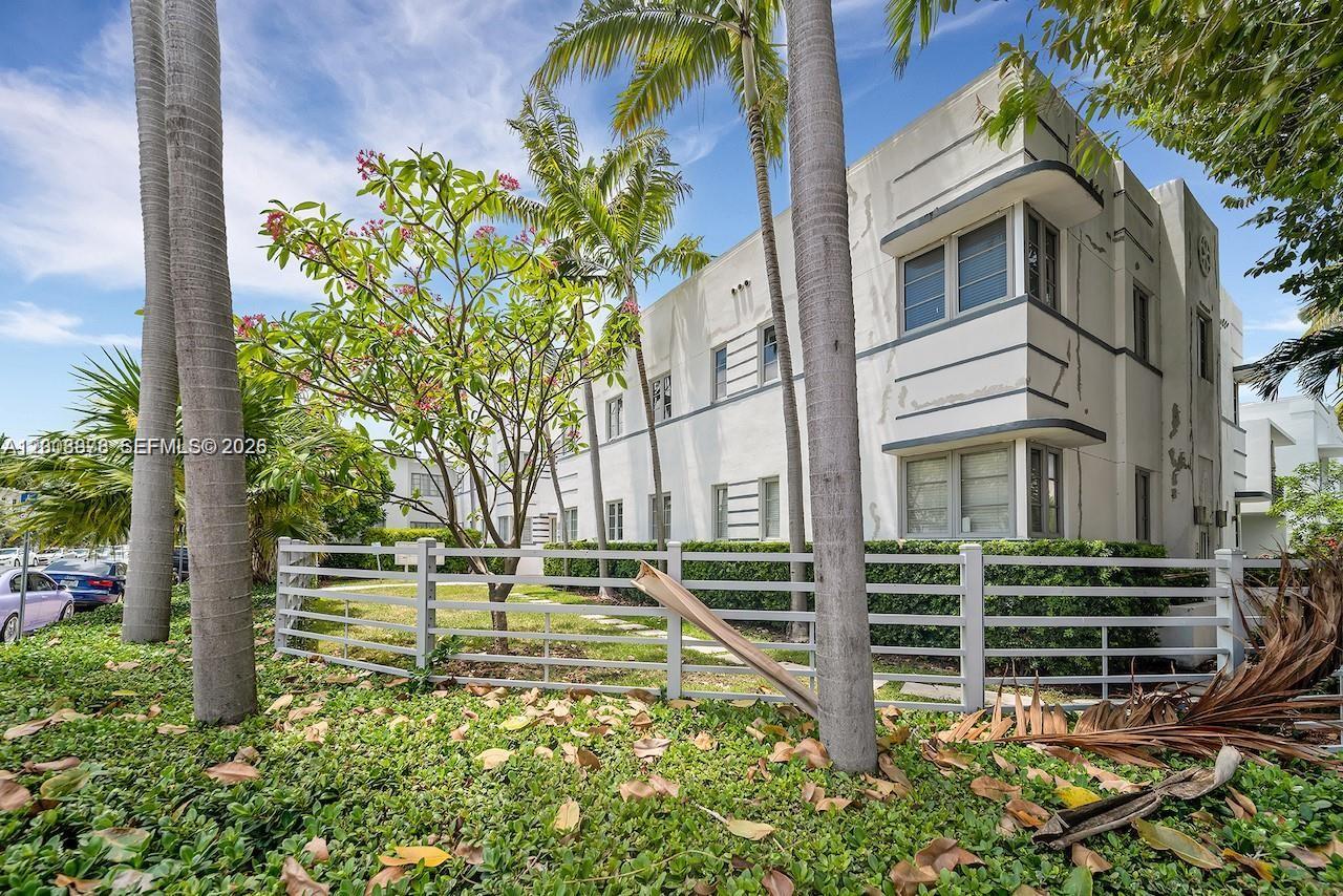THE EVELYN CONDO - Residential Lease