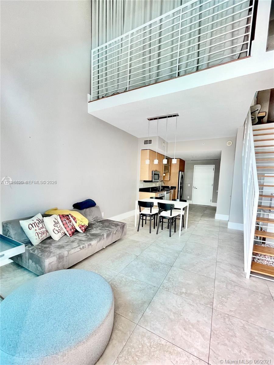 60 SW 13th St 2002