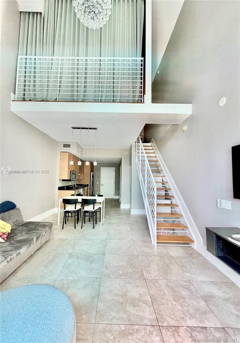 60 SW 13th St 2002